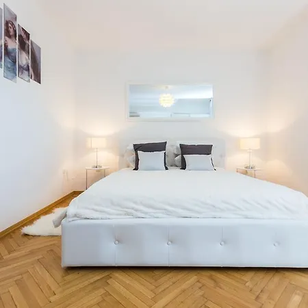 Urban Apartment *